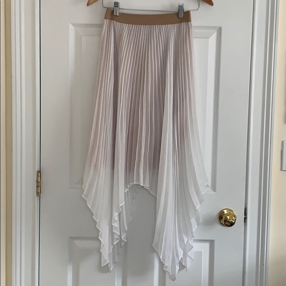 BCBG MAXAZRIA white pleated skirt